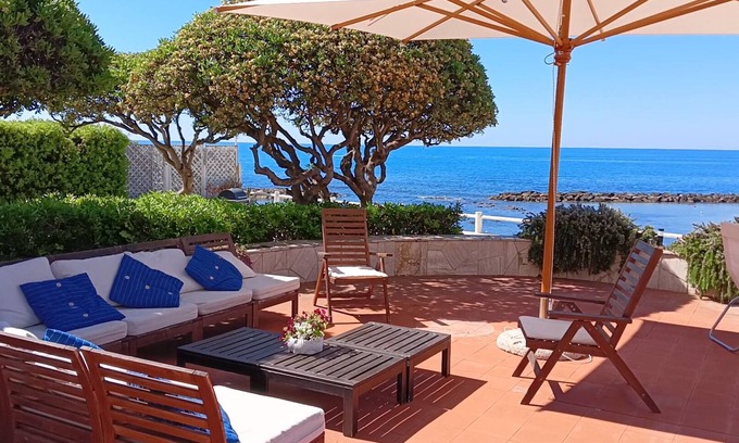 Poggio Villa | Seaside Villa with 13 Cozy Beds & Oceanfront Amenities