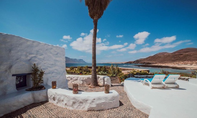 Teguise House | Cozy Seaside Villa La Graciosa with Oceanfront Views