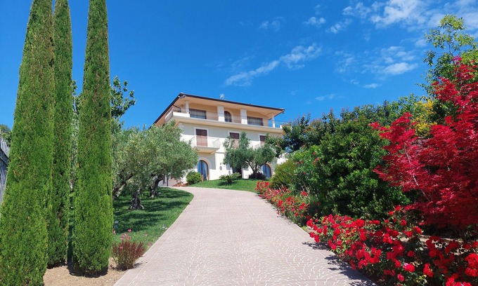 Fossacesia Villa | Elegant Seaside Villa on the Costa Trabocchi - 10/10 Rating