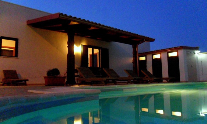 Lendinuso Villa | Cozy Seaside Villa with Private Pool and Lush Gardens