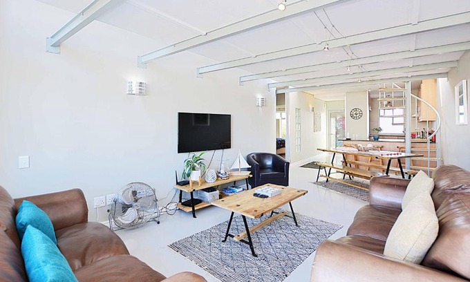 Big Bay Apartment | Beachfront Retreat: Seaside Village Penthouse with Hot Tub