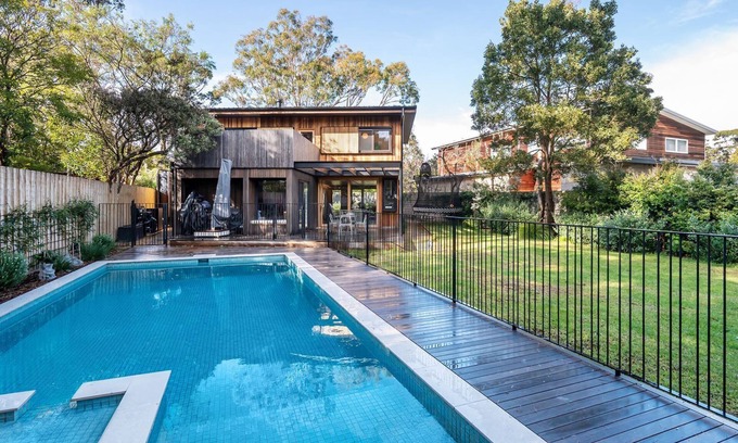 Somers House | Seasom with pool and spa in beautiful Somers