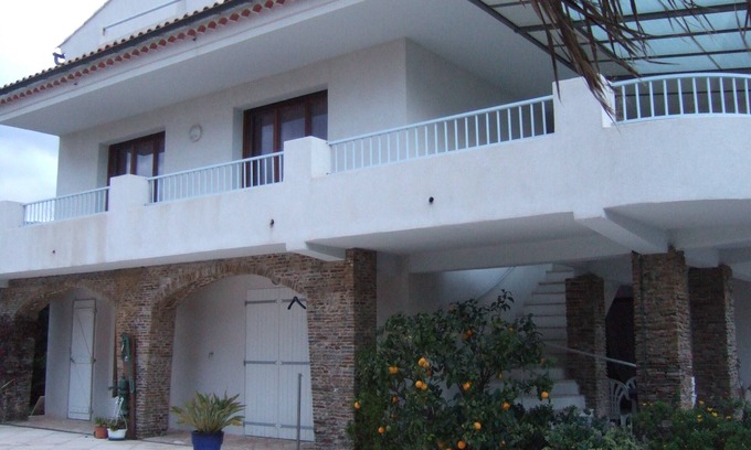 Sanary-sur-Mer Apartment | Exquisite Ground Floor Villa for 4-6 with Ocean Views