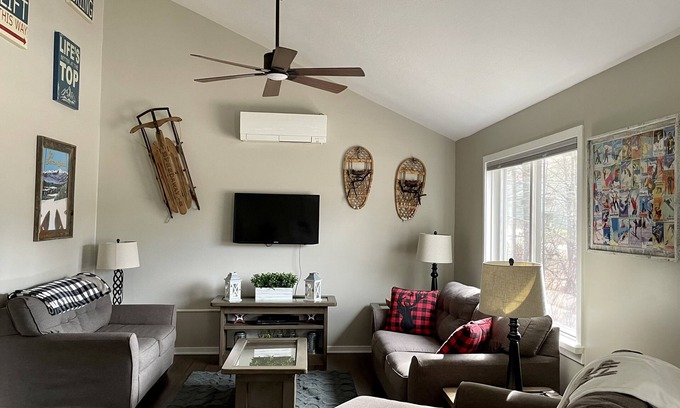 Bartlett House | Perfect Retreat at Updated Seasons Townhouse - Family Friendly!