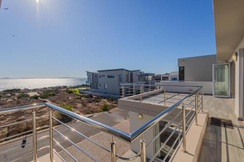 Calypso Beach House | Serene Seasons at Langebaan - Family-Friendly Getaway