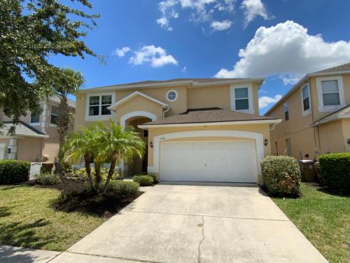Seasons House | Seasons Villa: 6 Bedrooms with Ocean View & Pool Access