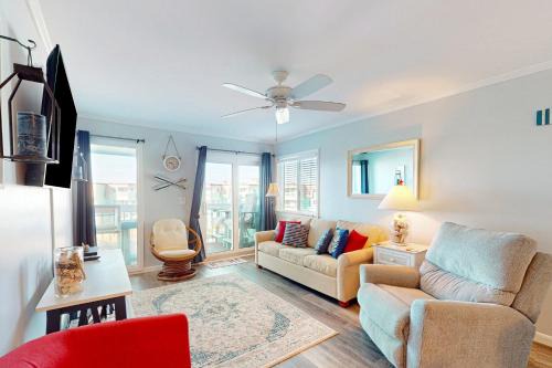 Morehead City Apartment | Seaspray 320: Oceanfront Escape with Pool & Family-Friendly Perks