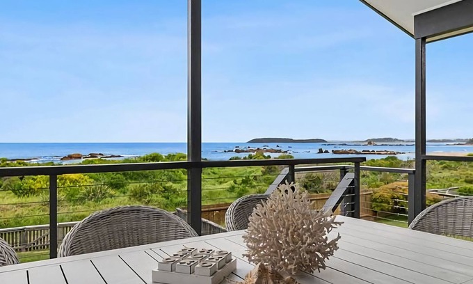 Tomakin House | Guest Rated 10/10 at Seaspray Daze - Tomakin Beach Retreat
