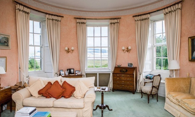 Glenisla Apartment | Cozy Retreat at Seasyde House - Admiral Duncan Room