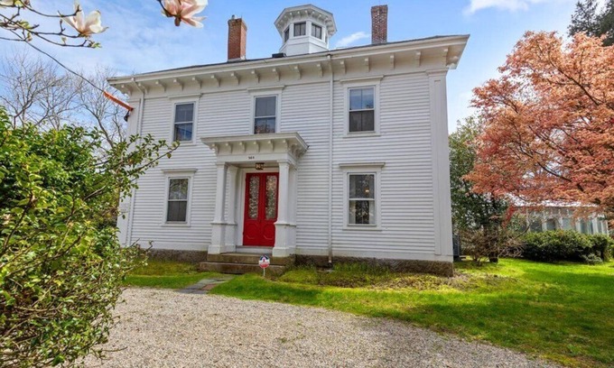 Dartmouth House | Experience Seathrift Estate on Padanaram Harbour Today