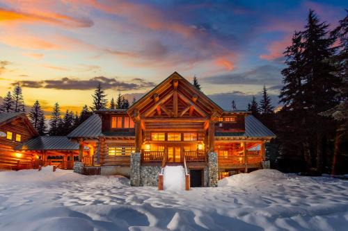 Snoqualmie Pass House | Cozy Seattle Mountain Home with Hot Tub and Pet-Friendly Amenities
