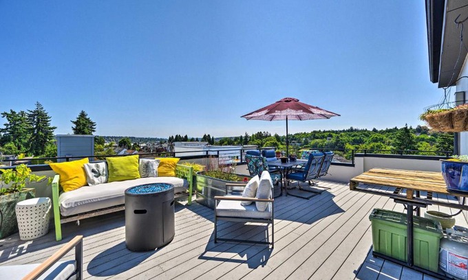 Sunset Hill House | Seattle Retreat: Rooftop Canal & Mountain Views Await!
