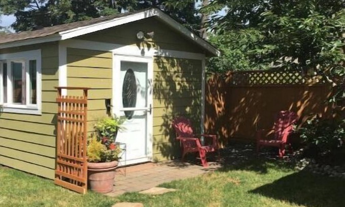 Brighton House | Cozy Seattle Tiny Home with Spa and City Access