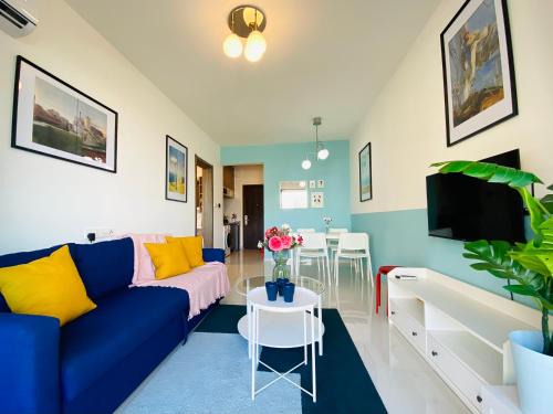 Gelang Patah Apartment | Oceanfront SeaView 2-Bedroom Apartment with Pool & Beach