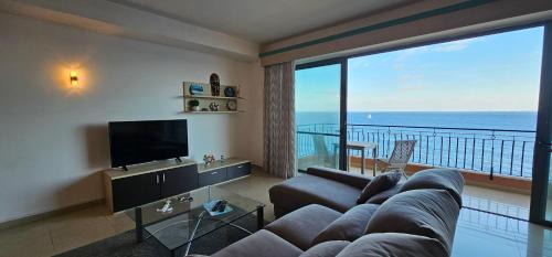 Tower Road Apartment | Inviting Seaside Retreat in Sliema with Family-Friendly Perks