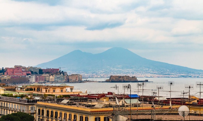 Mergellina Apartment | Cozy Seaview Apartment in Posillipo with Breakfast Included