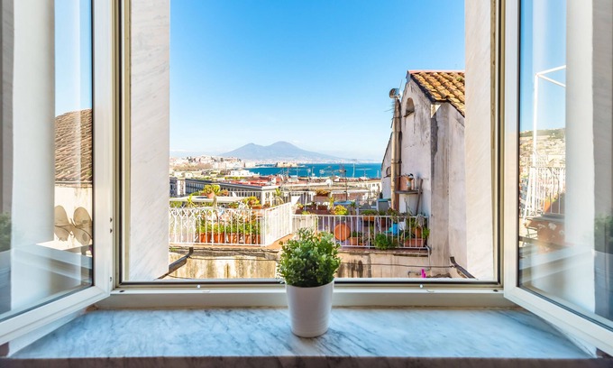 Mergellina Apartment | Oceanfront Seaview Apartment in Posillipo - Rated 8.8/10