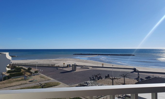 Palavas-les-Flots Apartment | Relax at Seaview Apartment with Beach Access and Pool