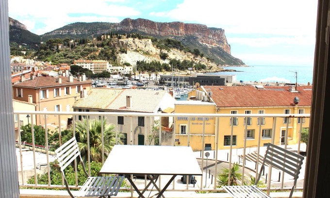 Cassis Apartment | Oceanfront Bliss at Seaview.Cassis - Rated 8.9/10