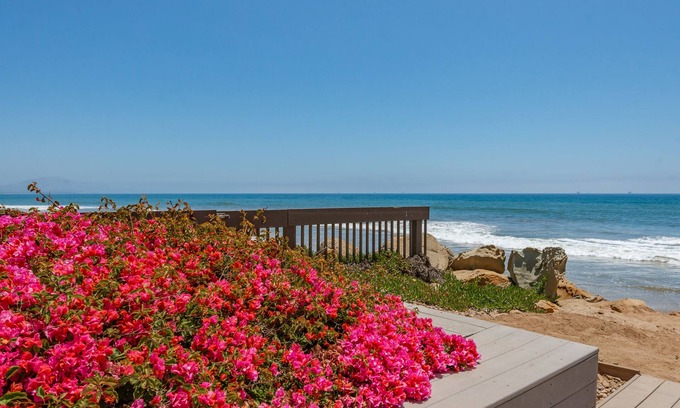 Montecito Condo | Seaview Contemporary: Oceanfront Oasis with Great Amenities
