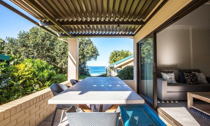Marina Beach Apartment | Beachfront Retreat: Seaview Cottage Barry @ Surf Spray