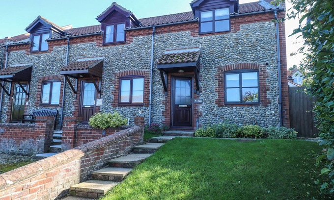 Salthouse Cottage | Seaview Cottage: Oceanfront Getaway in Salthouse, Norfolk