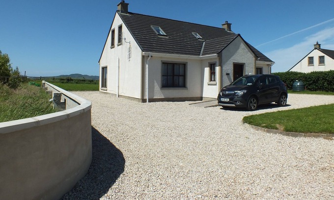Downings Cottage | Seaview Cottage Downings Wifi/Pets/BBQ/Views/Decking/Garden/Open Fire/Parking