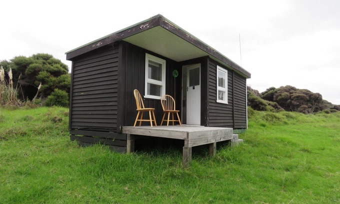 Pakiri Cabin | Seaview Cottage: Enjoy Privacy and Seclusion by the Ocean
