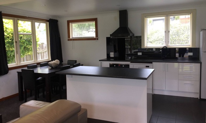 Picton House | Premier Seaview Crescent Holiday Home - Child Friendly Retreat