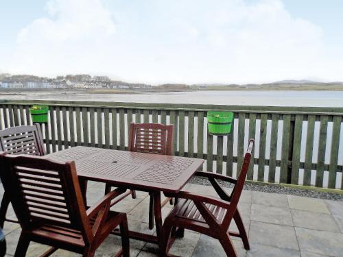 Garlieston House | Seaview: 4-Star Hotel with Pet-Friendly Amenities