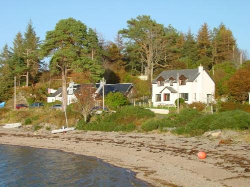 Glenelg House | Discover Seaview: Oceanfront Retreat with Private Beach