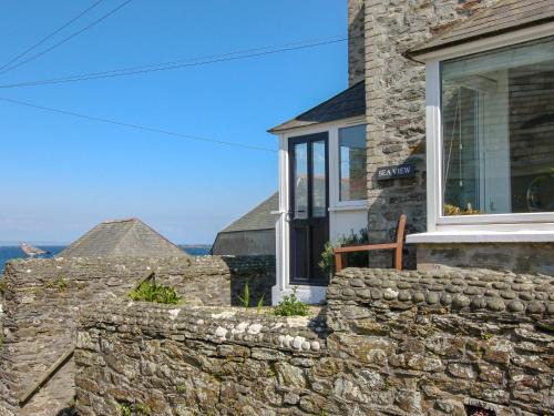 Gorran Haven House | Seaview: 4-Star Family-Friendly Getaway with Top Reviews