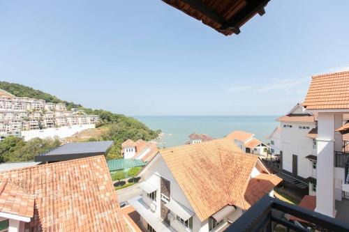 Tanjung Bungah Villa | Modern 5BR Seaview Villa by Ferringhi Beach for Families