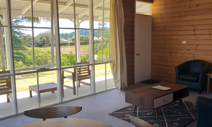 Burnt Pine Hotel | Relax at Seaview Norfolk Island with Pool & Breakfast