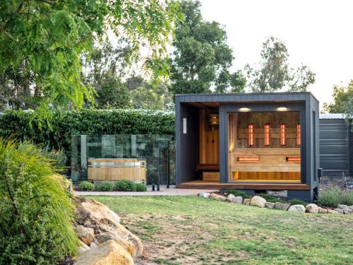 Yallingup House | Seaview: Spa Retreat with Oceanfront Serenity & 9.5 Rating