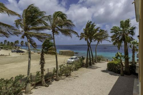 Kralendijk Hotel | Oceanfront Retreat at Seaview Wahoo with Private Beach