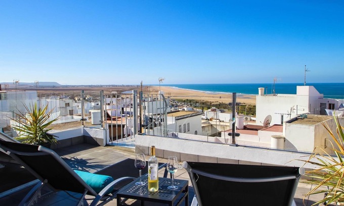 Conil de la Frontera City Center House | Stunning Oceanview Retreat with Private Terraces - Casa Luna