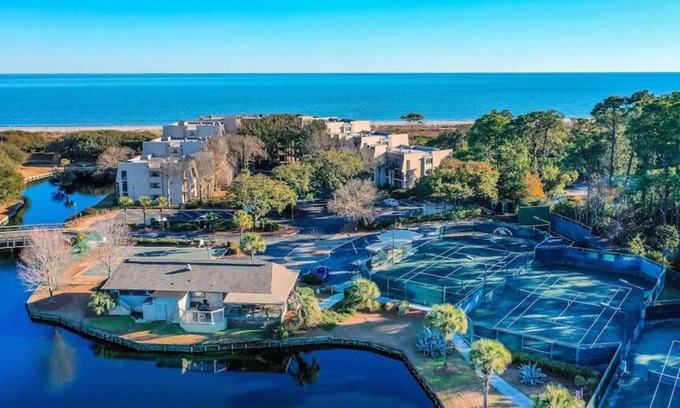 Folly Field Condo | Experience Seawatch at Island Club with Oceanfront Views