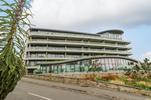 Maenporth House | Discover Sebastian's View: Family-Friendly 4-Star Retreat
