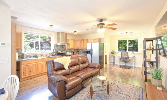 Sebastopol Cottage | Idyllic Retreat in Sebastopol: Pet-Friendly & Spa Amenities