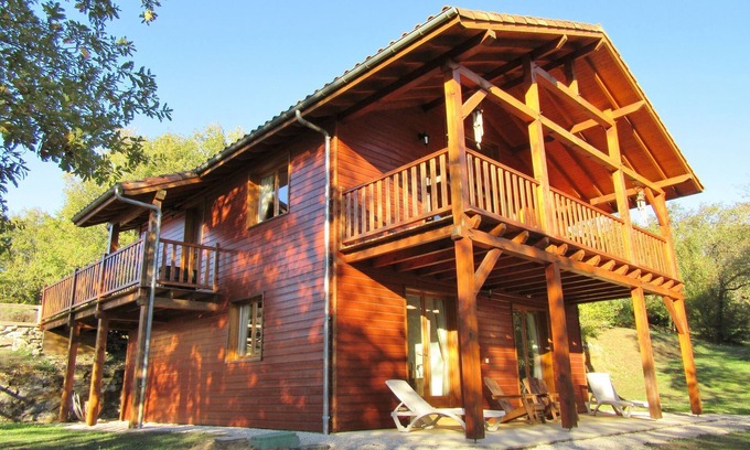 Souillac Ski Chalet | Serene Holiday Home with Pool Near Sarlat Awaits You