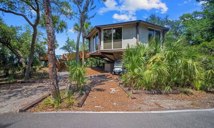 Saint Helena Island House | Serene 2 Bedroom Treehouse with Marsh Views & Top-Rated Stay