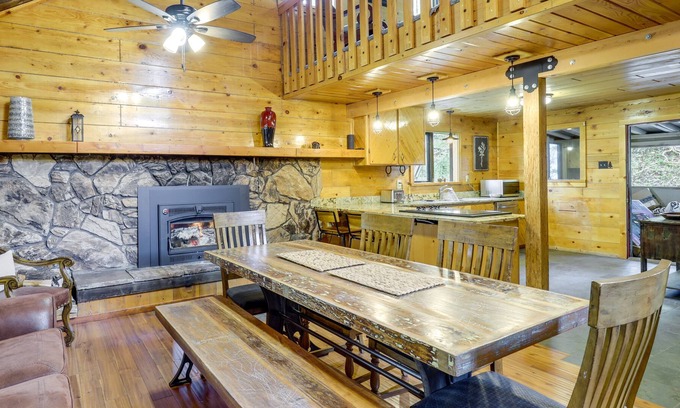 Tollgate Canyon Cabin | Idyllic Cabin Retreat in Tollgate with Spa & Breakfast