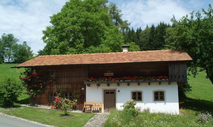 Loifling House | Historic Holiday Home: 10/10 Guest Rated with Ocean Views