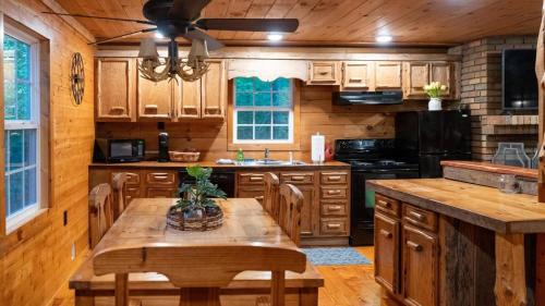Smithville House | Cozy Cabin Retreat: 3 Bedroom Getaway in Nature