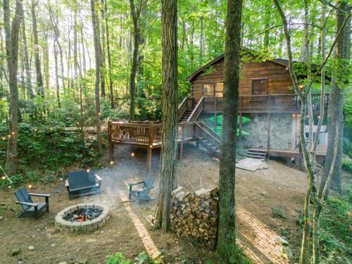 Cherry Log House | Serene 4WD Retreat with Mountain Views and Hot Tub