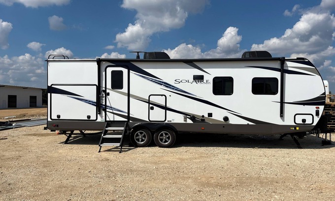 Brenham RV Rental | Relaxing Adult Lake Retreat with Pool & Scenic Views