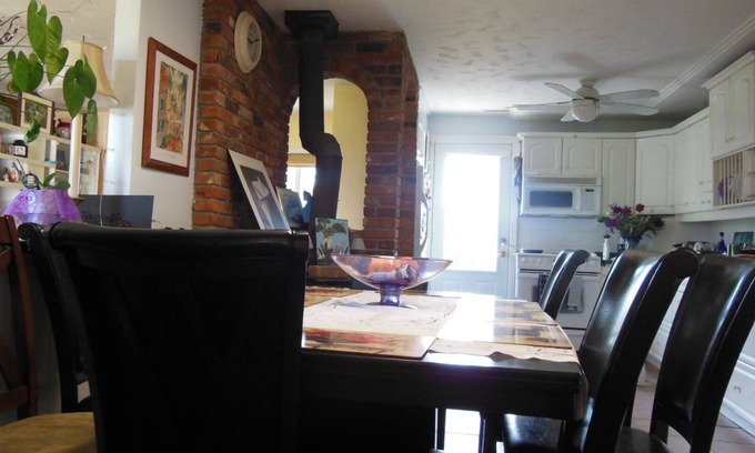 Lincoln House | Private Retreat in Grimsby: Pet-Friendly with Spa & Kitchen