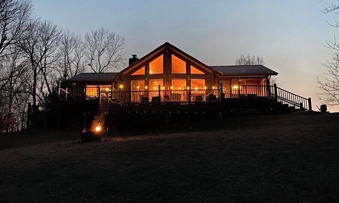 Calico Rock Cabin | Remote Cabin Retreat on the White River - Guest Rated 9.8