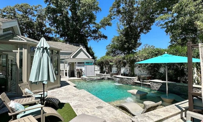 Town Bank House | Exclusive Bayside Retreat with Private Pool and Ocean Views